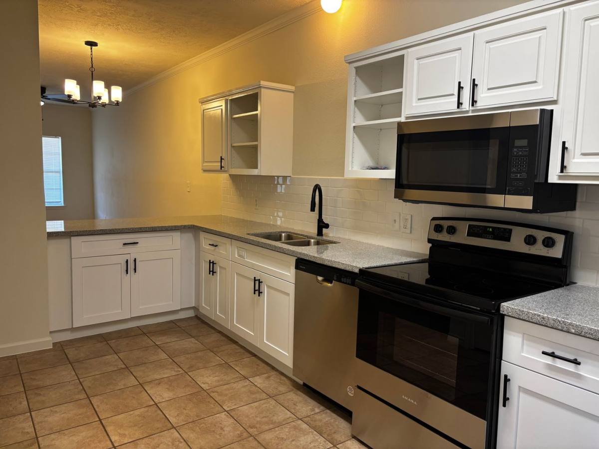 Apartment for rent at 3103 Molly, Huntsville, TX 77340