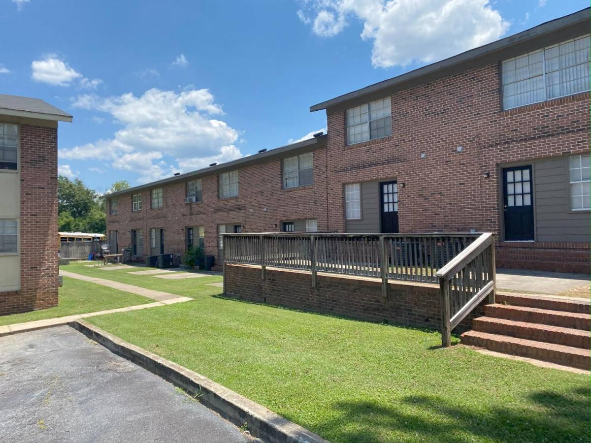 Apartment for rent at 1966 Clinton Rd #68-G, Macon, GA 31211