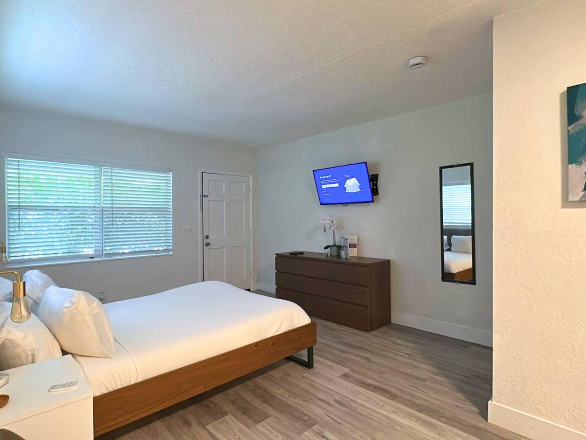 Apartment for rent at 421 Sunset Dr #5, Pompano Beach, FL 33062