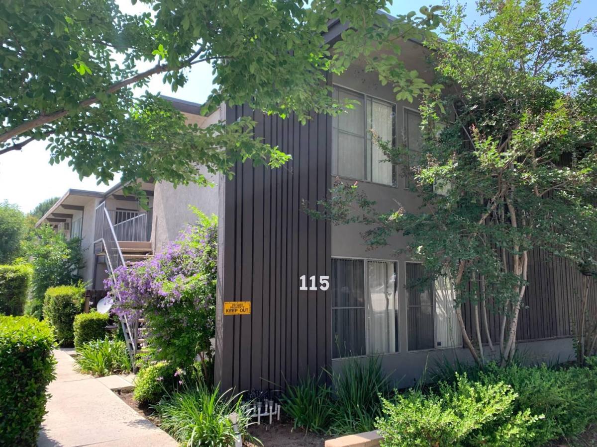 Apartment for rent at 115 N Myrtle Ave #B4, Monrovia, CA 91016