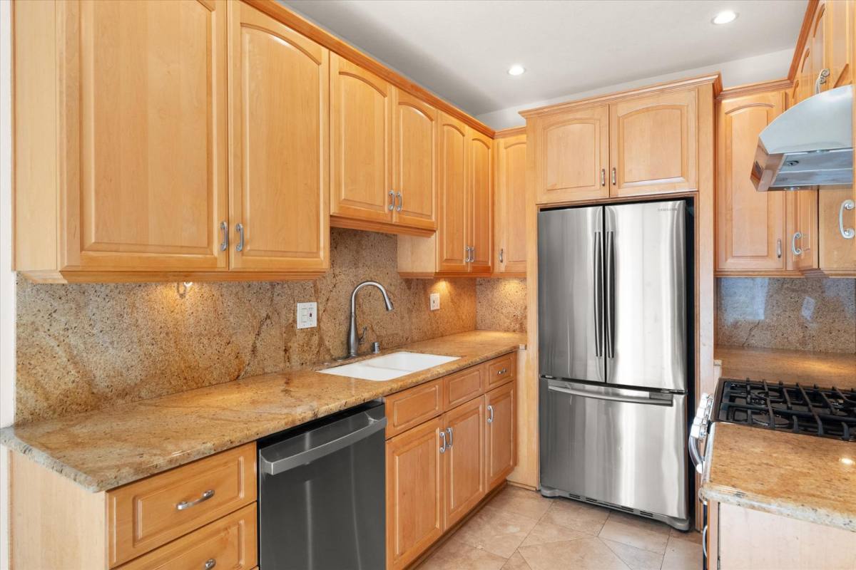 Apartment for rent at 15153 Burbank Blvd #1, Van Nuys, CA 91411