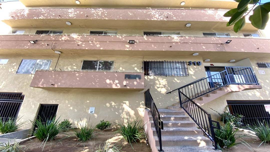 Apartment for rent at 319 South New Hampshire Avenue, 319 S New Hampshire Ave #304, Los Angeles, CA 90020