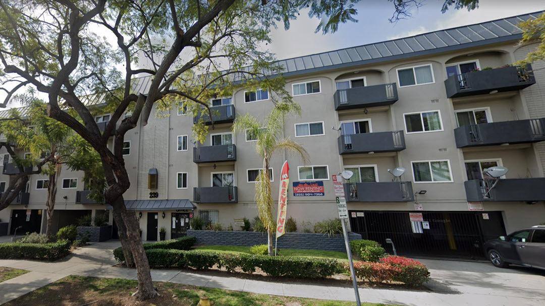 Apartment for rent at 239 S Manhattan Place, Los Angeles, CA 90004