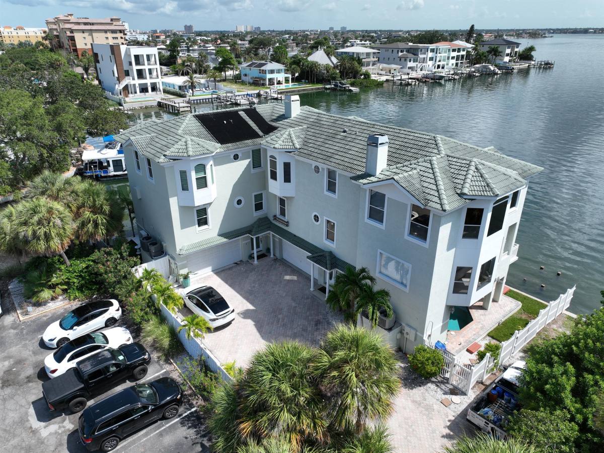 House for rent at 110 50th Ave E, Saint Petersburg, FL 33706