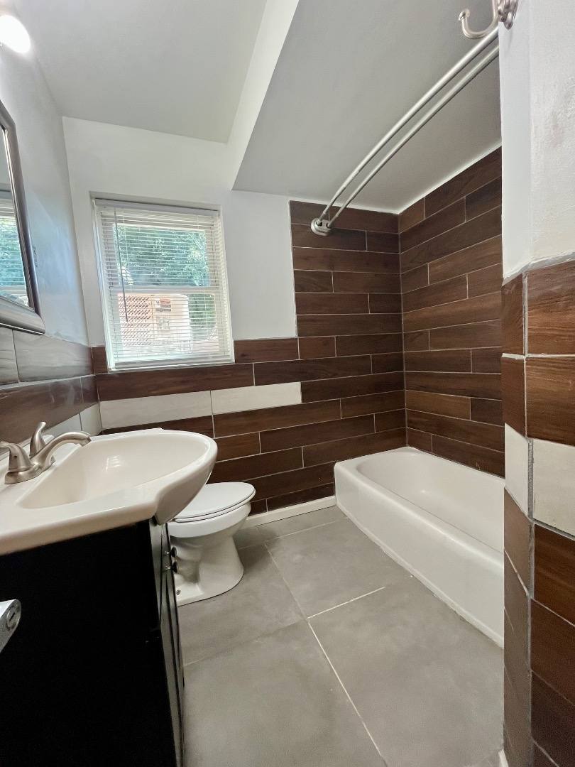 Apartment for rent at 3221 Woolworth Ave #2, Omaha, NE 68105
