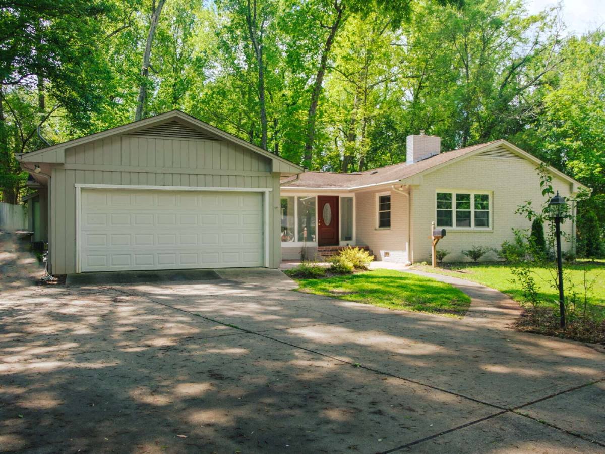 House for rent at 1123 Lynbrook Dr, Charlotte, NC 28211