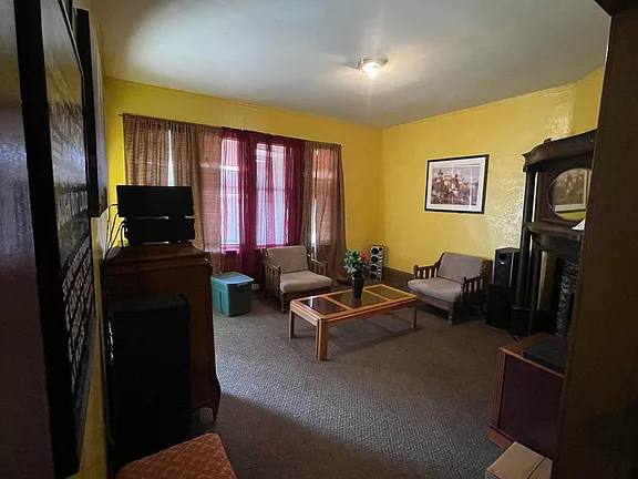 Apartment for rent at 912 W Hadley St, Milwaukee, WI 53206