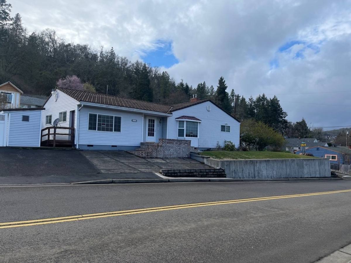 Apartment for rent at 650 SE Ramp Rd, Roseburg, OR 97470