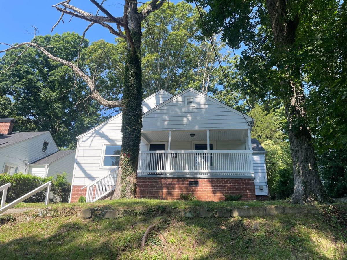 House for rent at 2420 Ivy Ave, Winston Salem, NC 27105