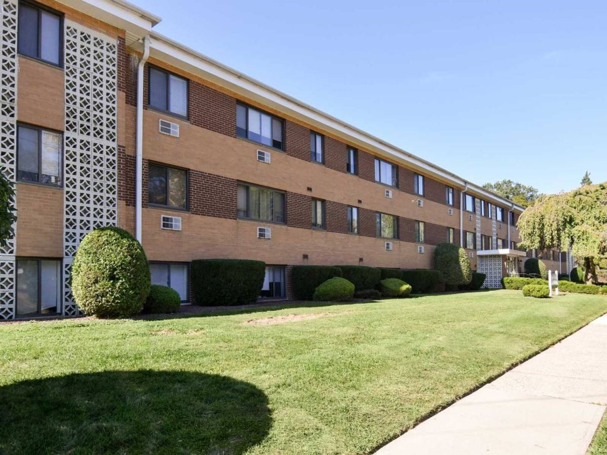 Apartment for rent at 230 Oakland Ave, Audubon, NJ 08106