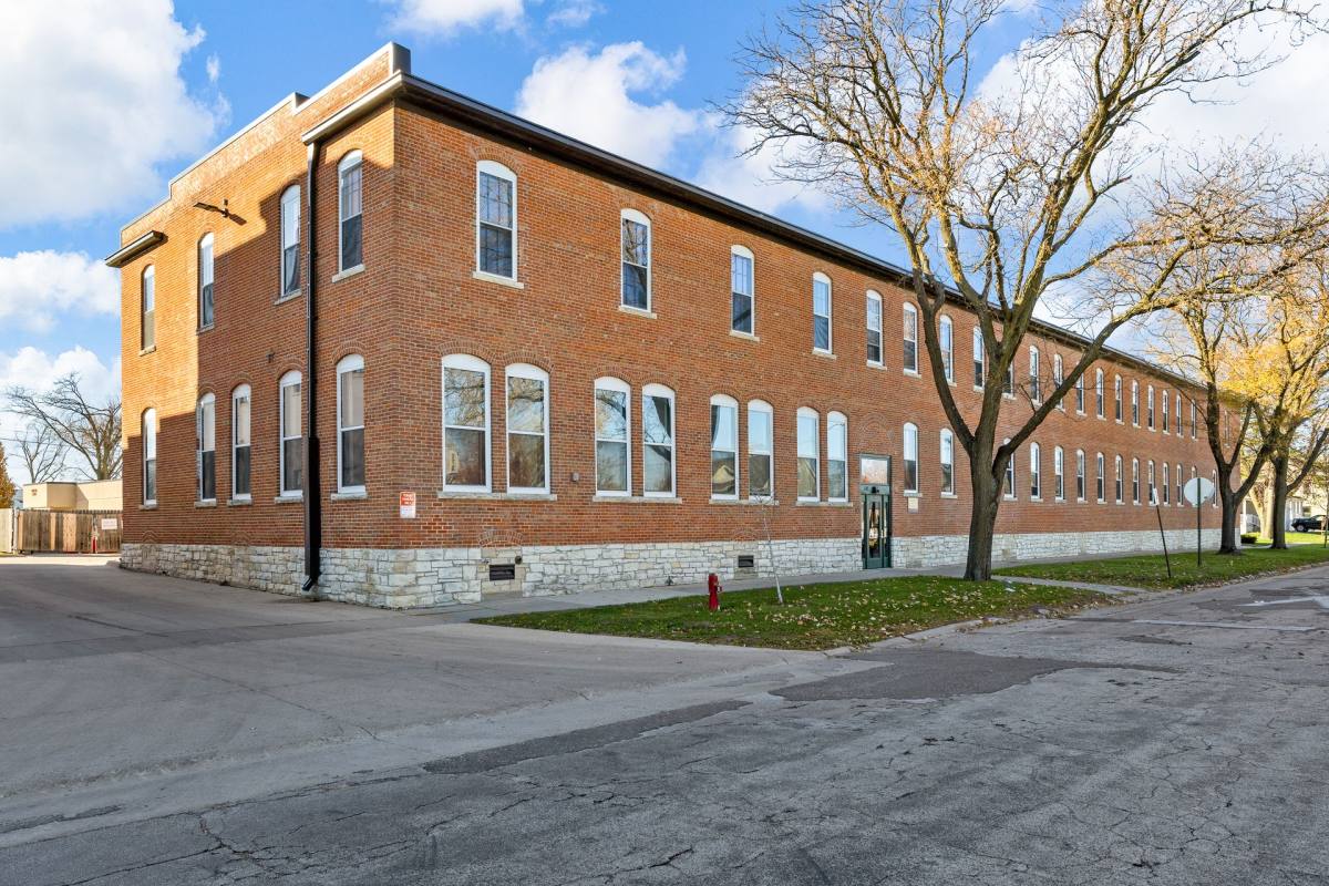 Apartment for rent at 605 G Ave NW, Cedar Rapids, IA 52405