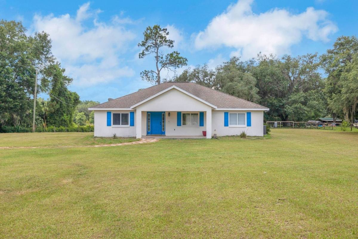 House for rent at 7040 NE 199th St Rd, Citra, FL 32113