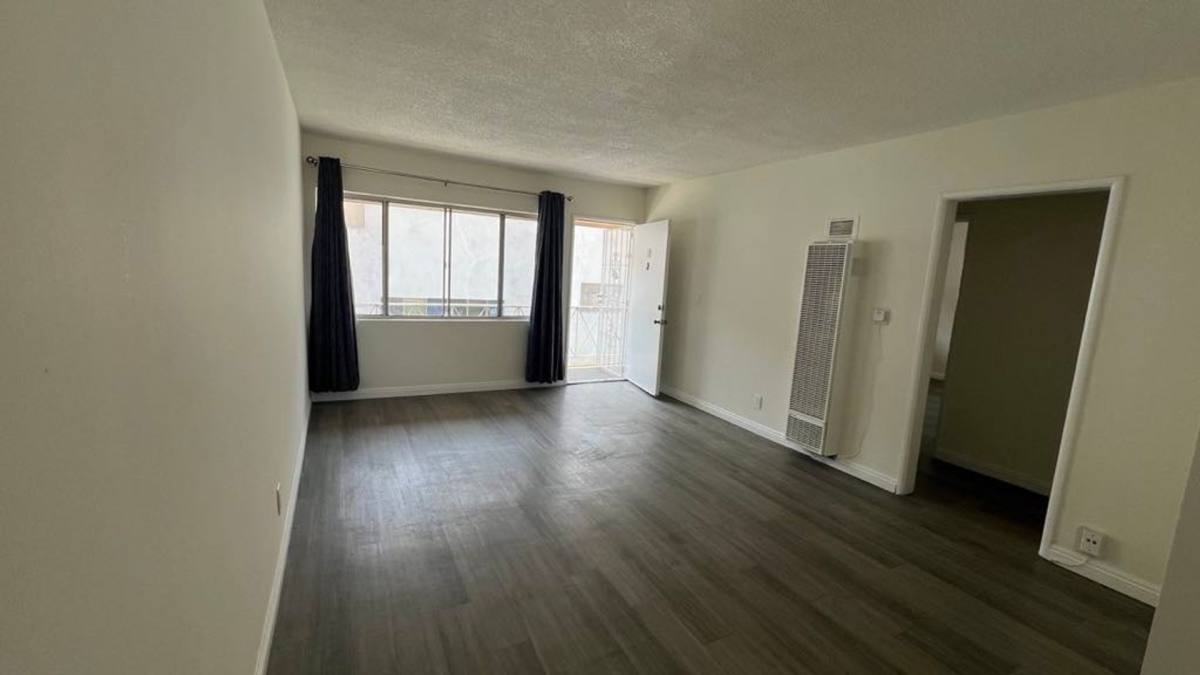 Apartment for rent at 530 Venice Way, Inglewood, CA 90302