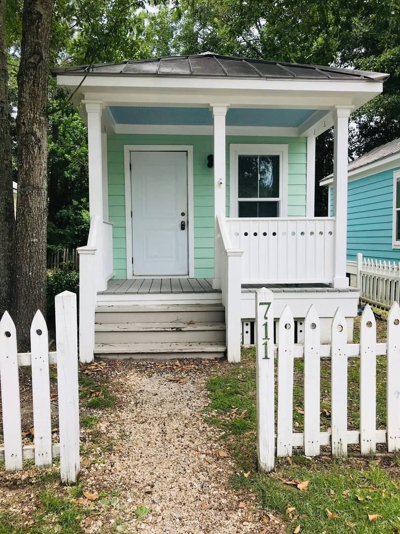 711 Cottage Square Lane, Ocean Springs, MS 39564