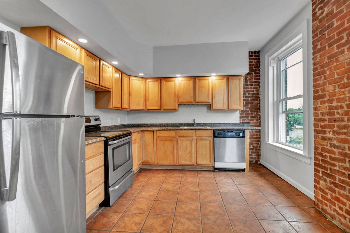 Apartment for rent at 166-168 Park St, New Haven, CT 06511