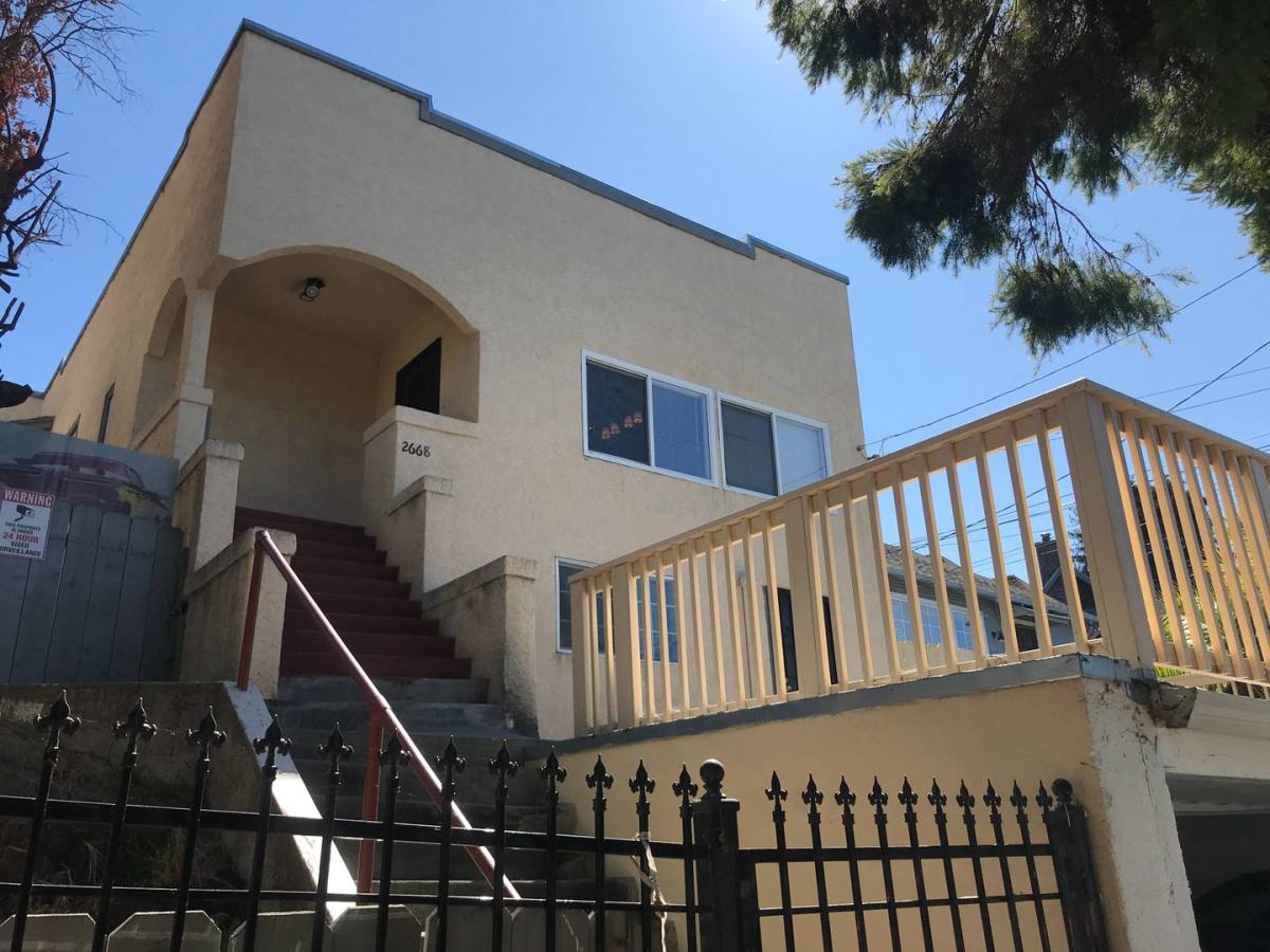 Apartment for rent at 2666-2668 Wakefield Ave, Oakland, CA 94606