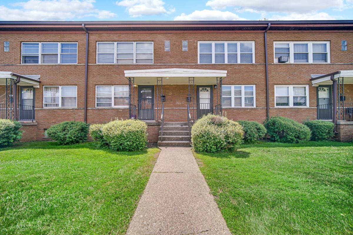 Apartment for rent at 1913-21 Warwick Ave, Whiting, IN 46394