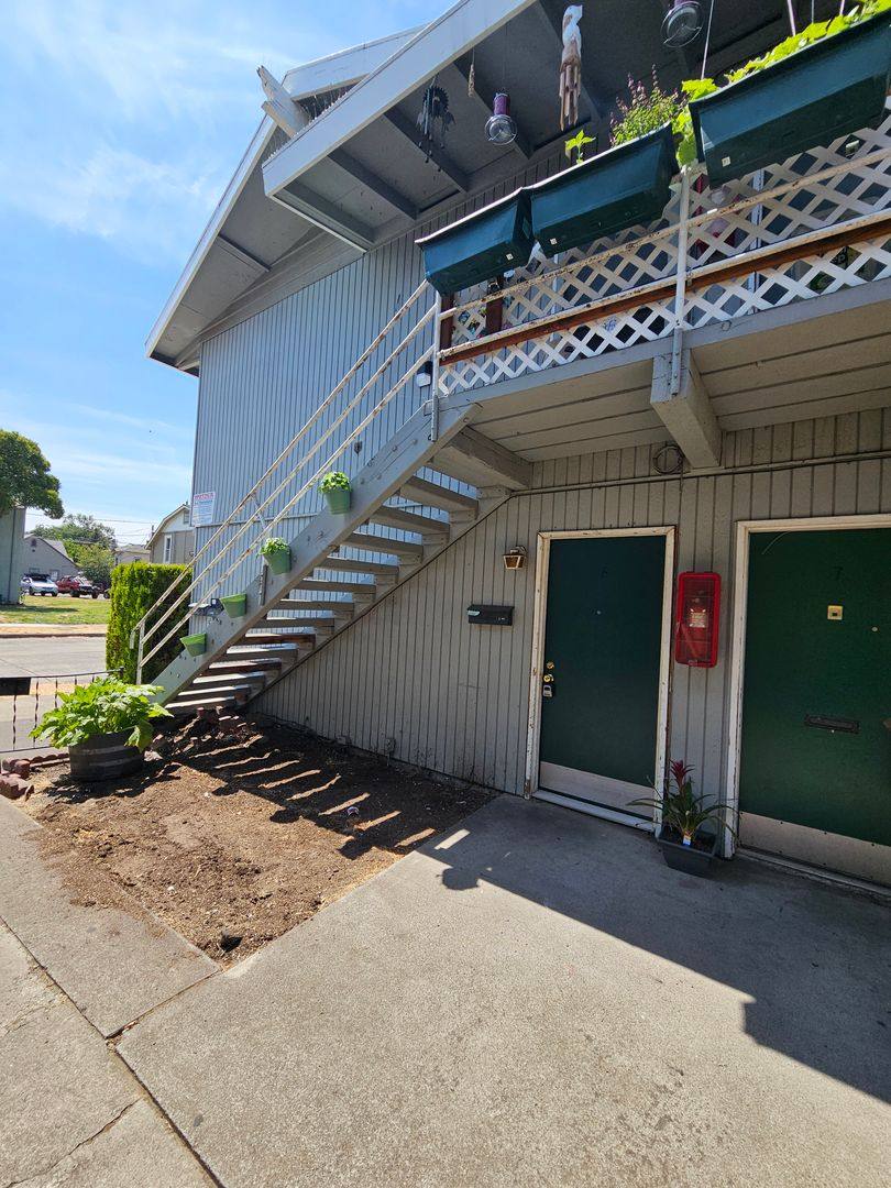 Apartment for rent at 220 N Ivy St, Medford, OR 97501