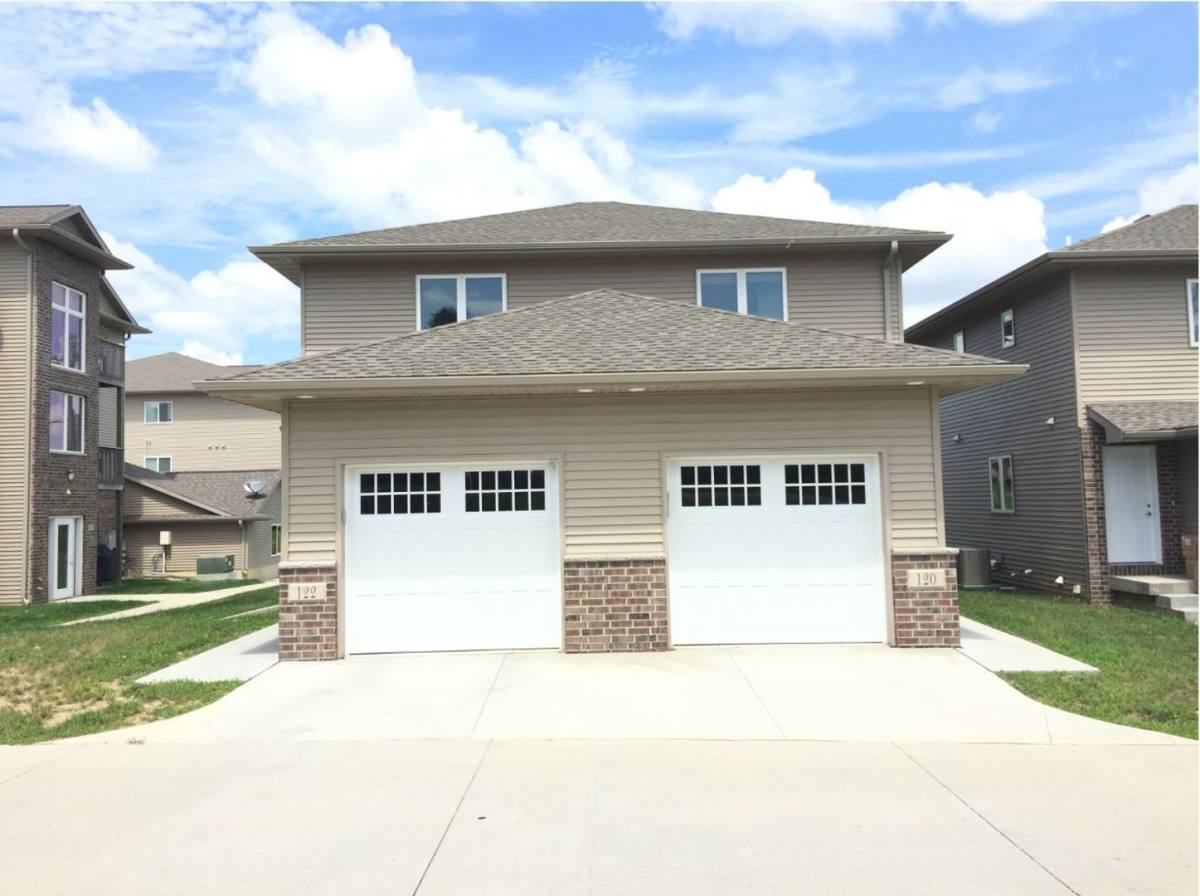 Condo for rent at 110 W Hills Lane, Waterloo, IA 50701