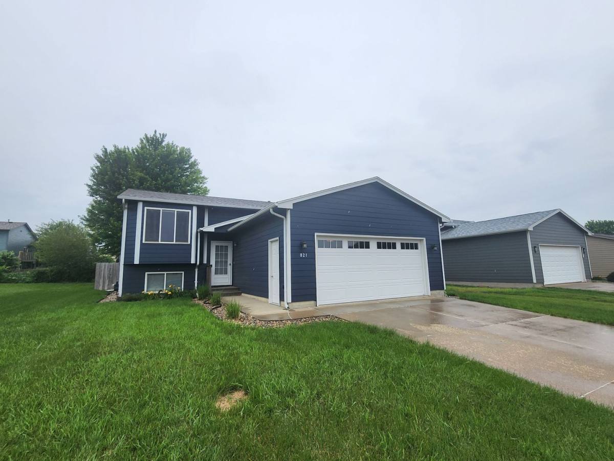 House for rent at 821 S Whitewood Ave, Sioux Falls, SD 57106