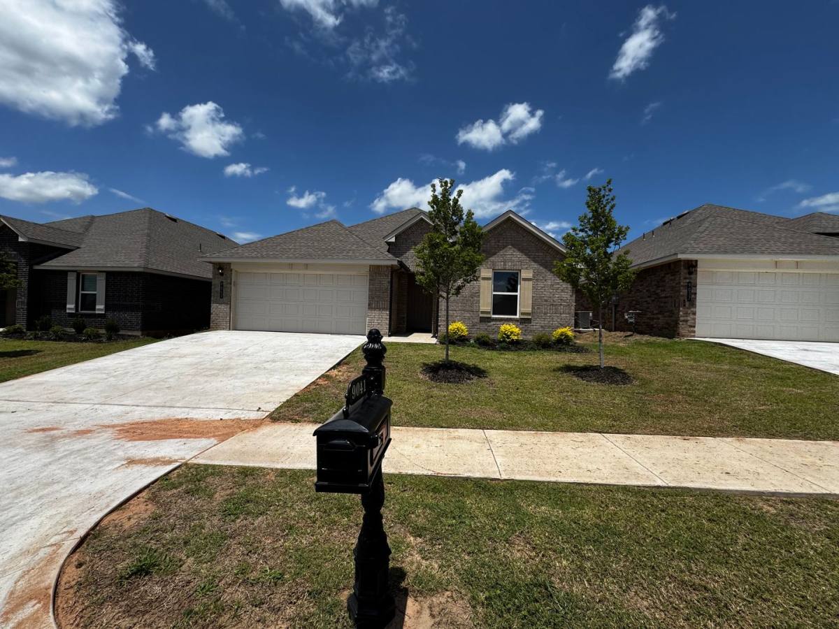 House for rent at 9041nw149th St, Yukon, OK 73099