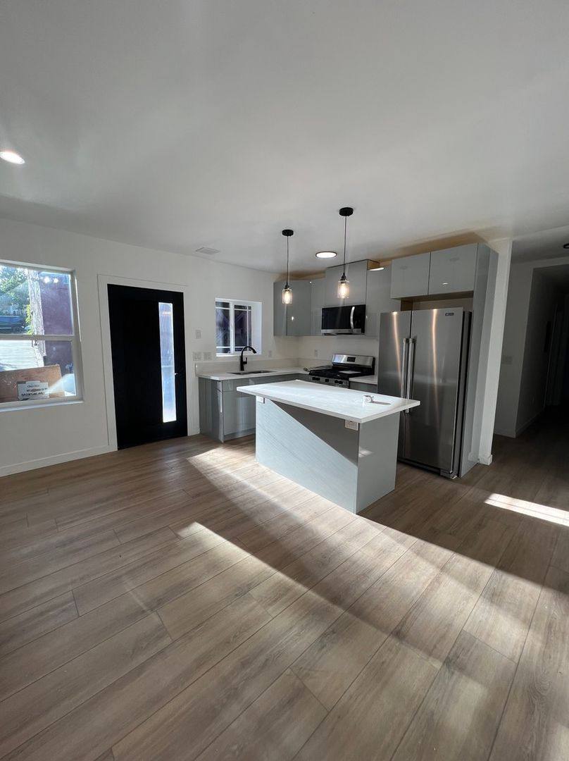 Apartment for rent at 706 N Hoover Ave, Los Angeles, CA 90029