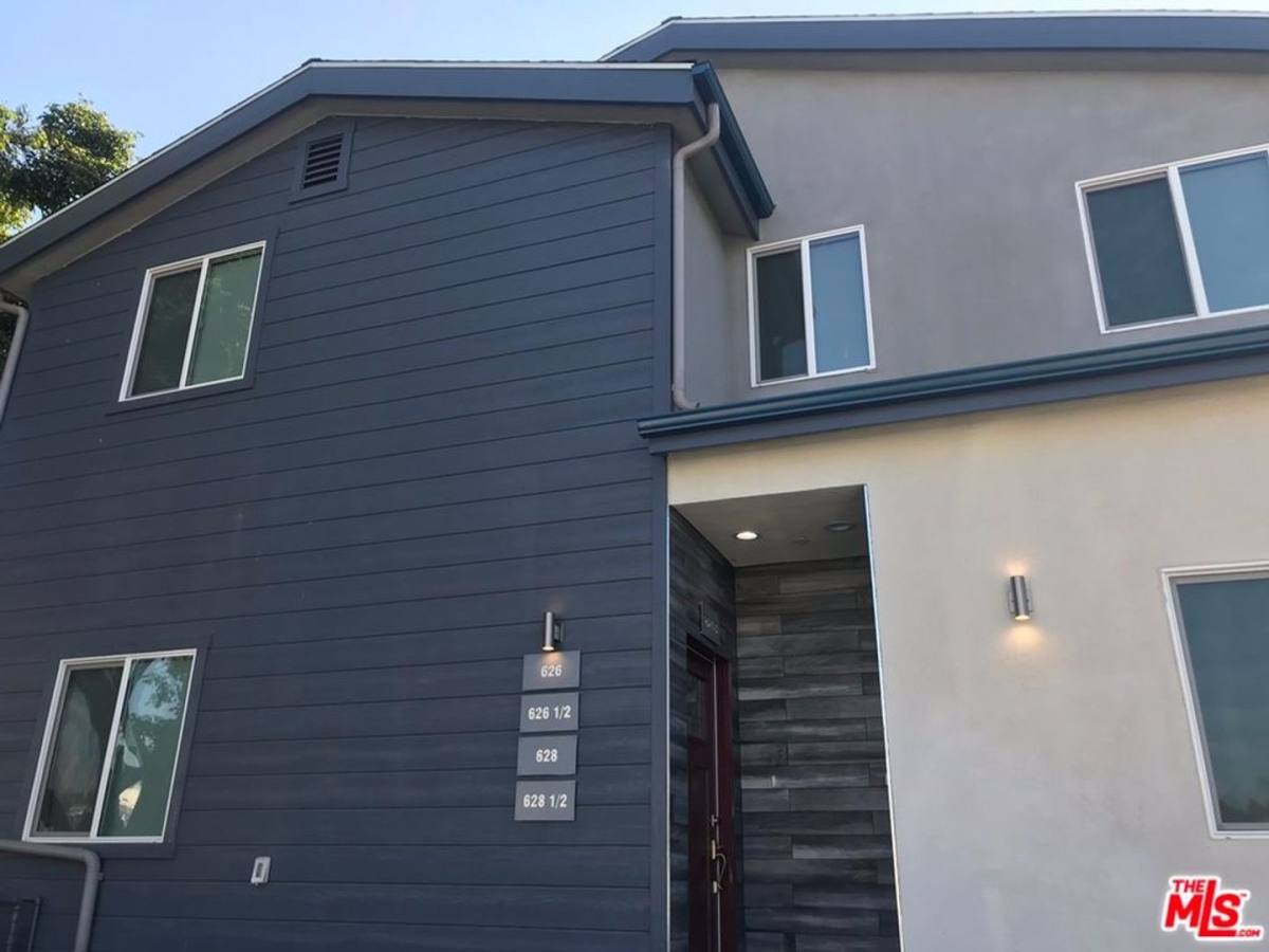 Apartment for rent at 626 W 76th St, Los Angeles, CA 90044