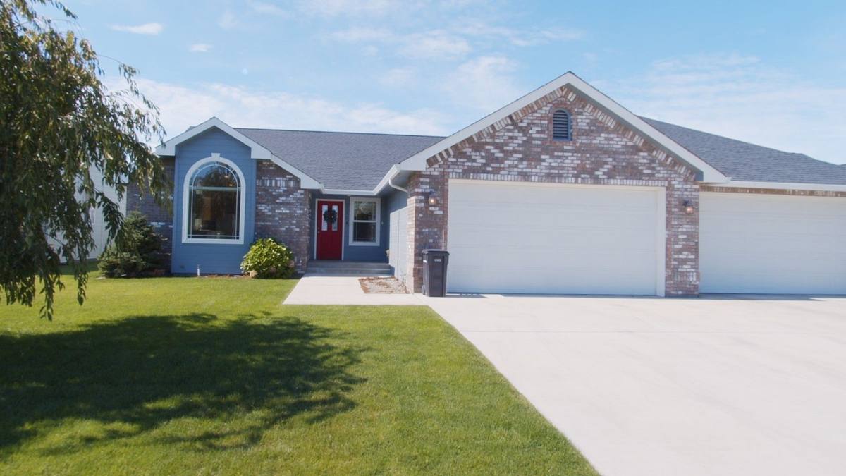 House for rent at 1004 S 88th Ave, Yakima, WA 98908