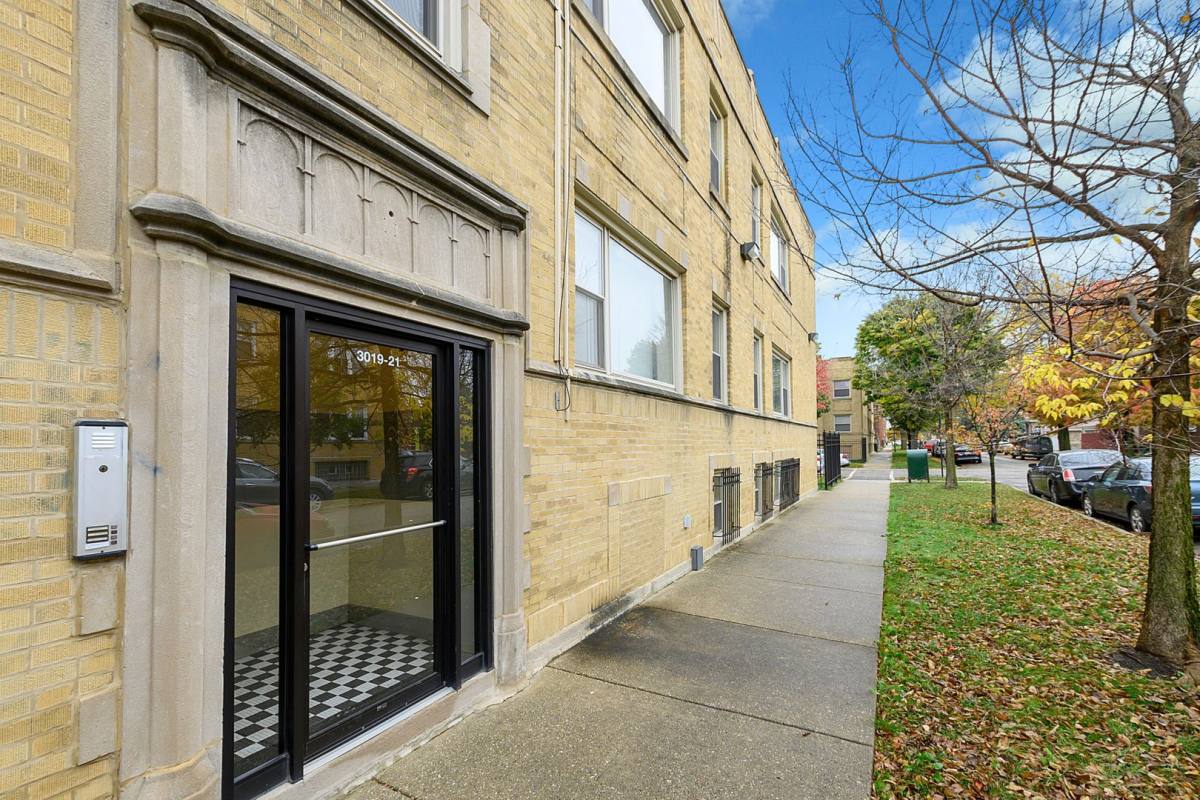 Apartment for rent at 6001-05 S Whipple, Chicago, IL 60629