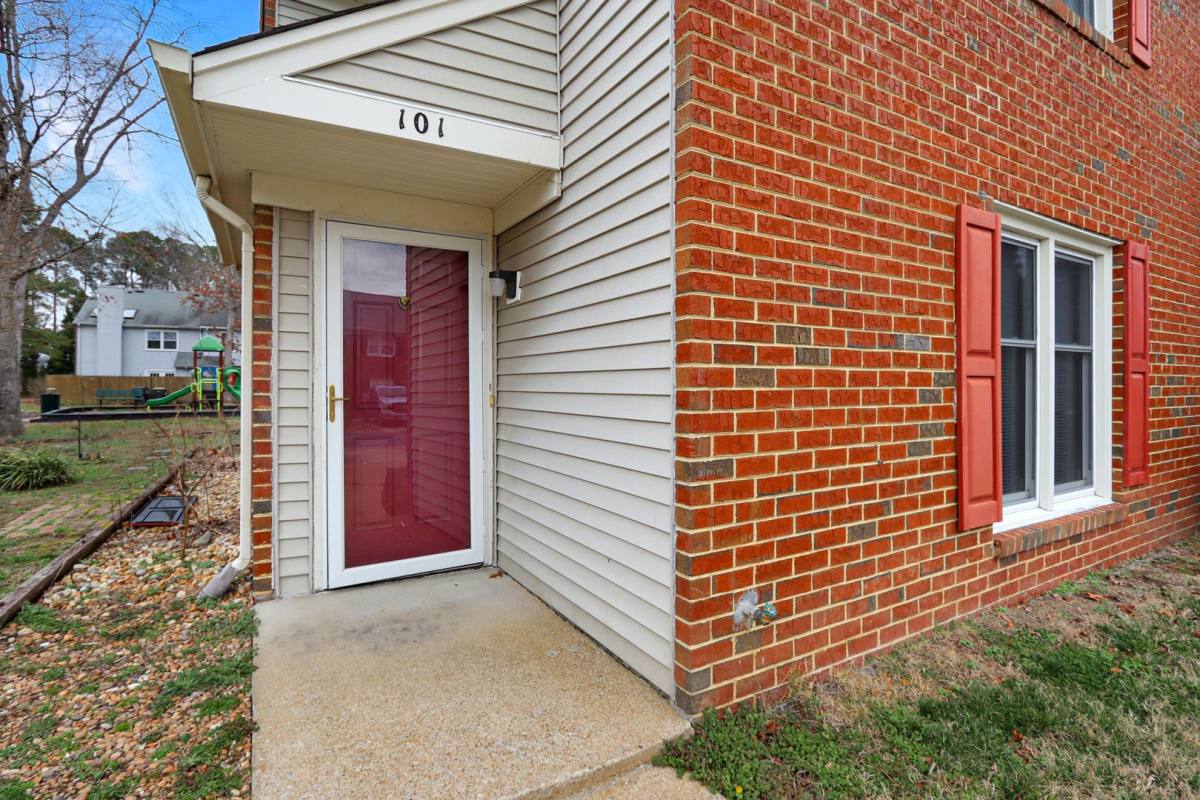 Townhouse for rent at 101 Kingsbridge Lane, Yorktown, VA 23692