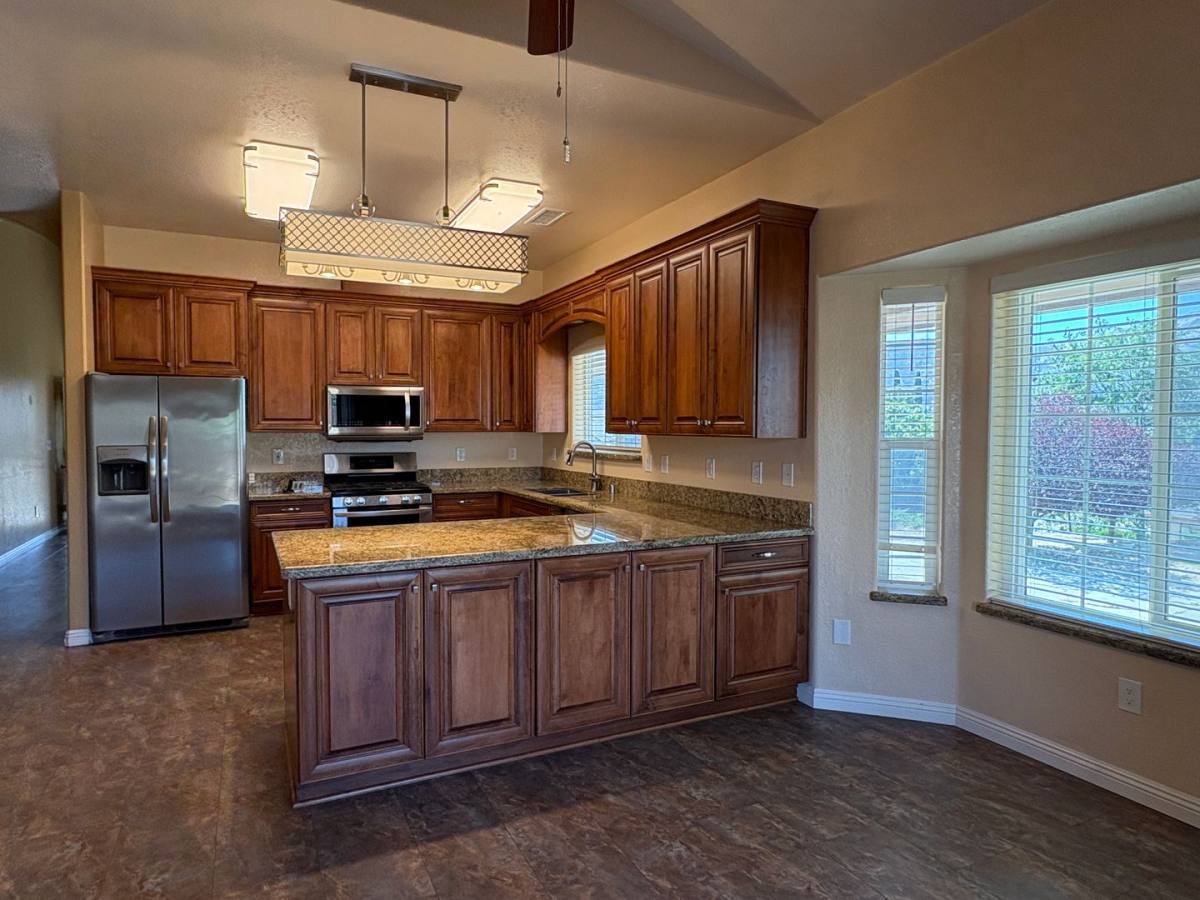 House for rent at 22260 Briarwood Dr, Tehachapi, CA 93561