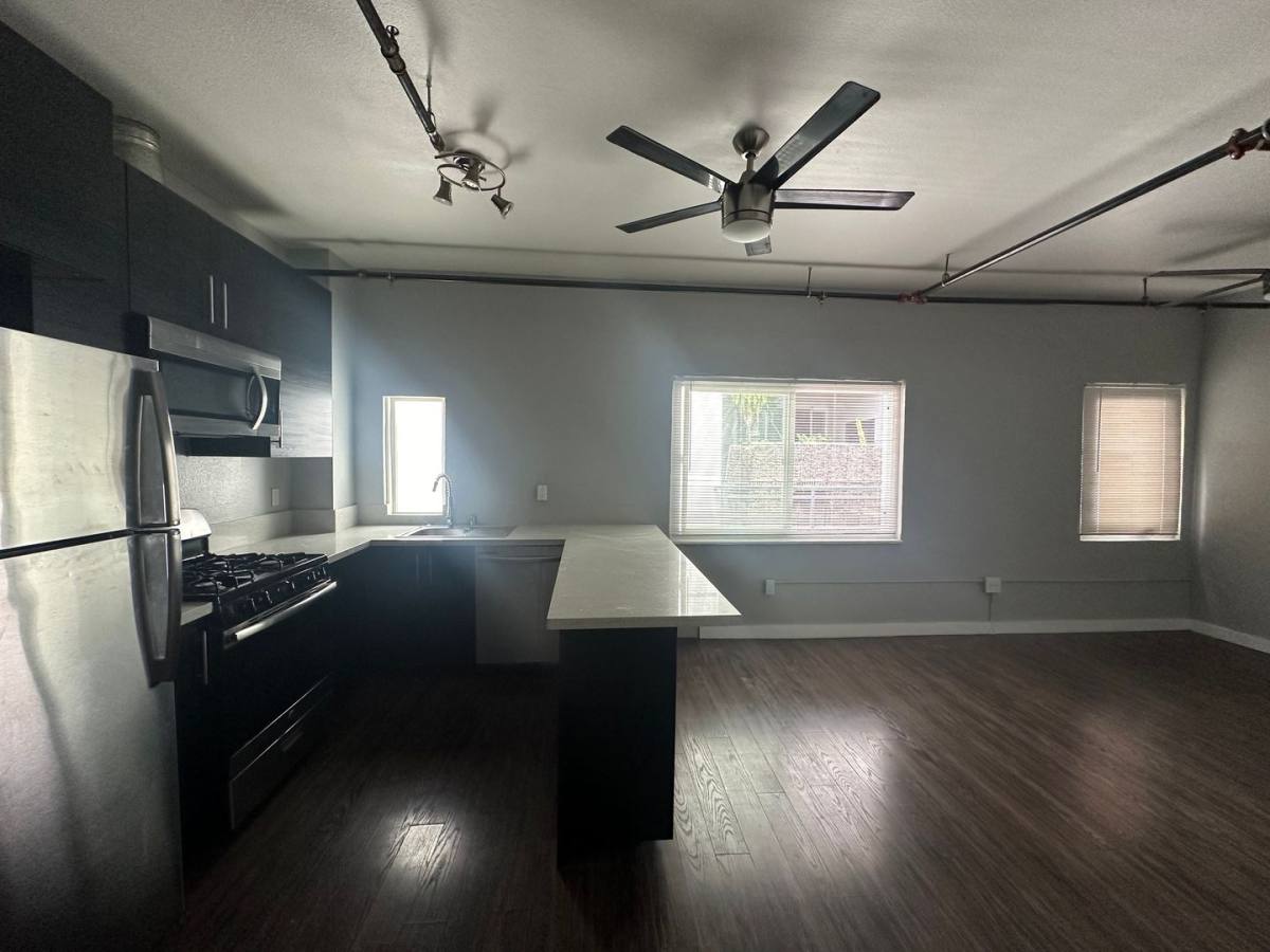 Apartment for rent at 601 Linden Ave, Long Beach, CA 90802