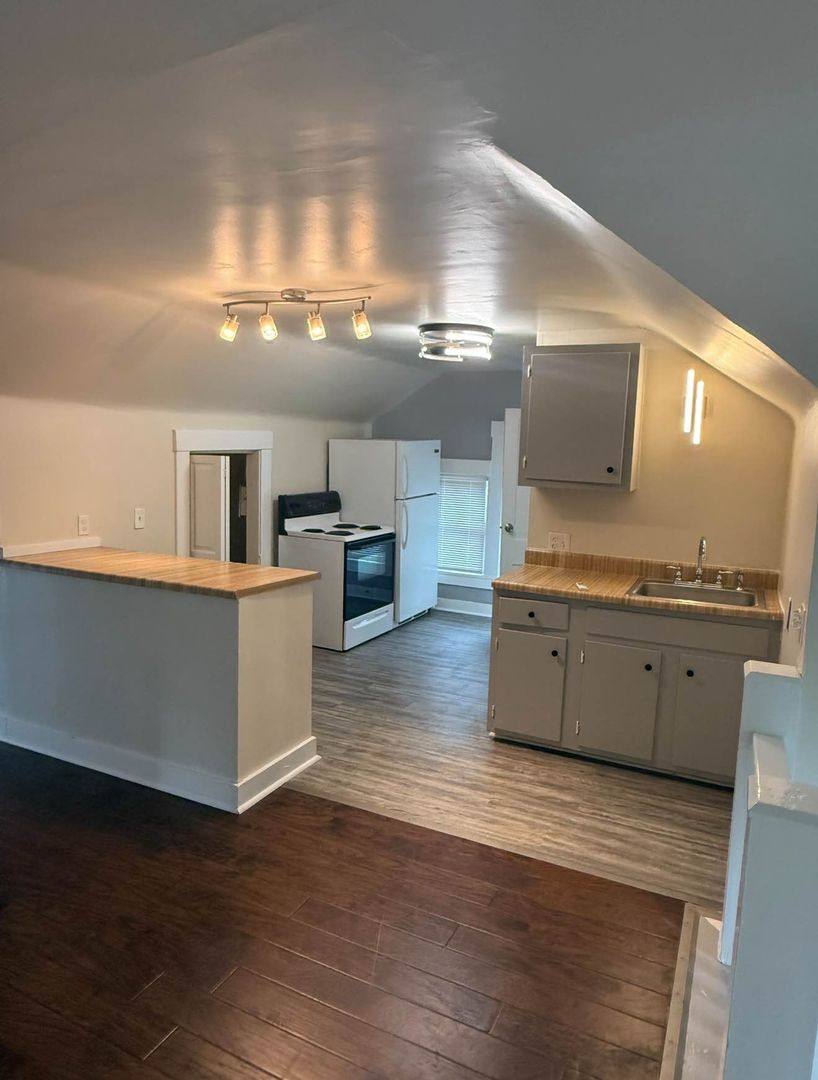 Apartment for rent at 158 S Leonard St, Liberty, MO 64068
