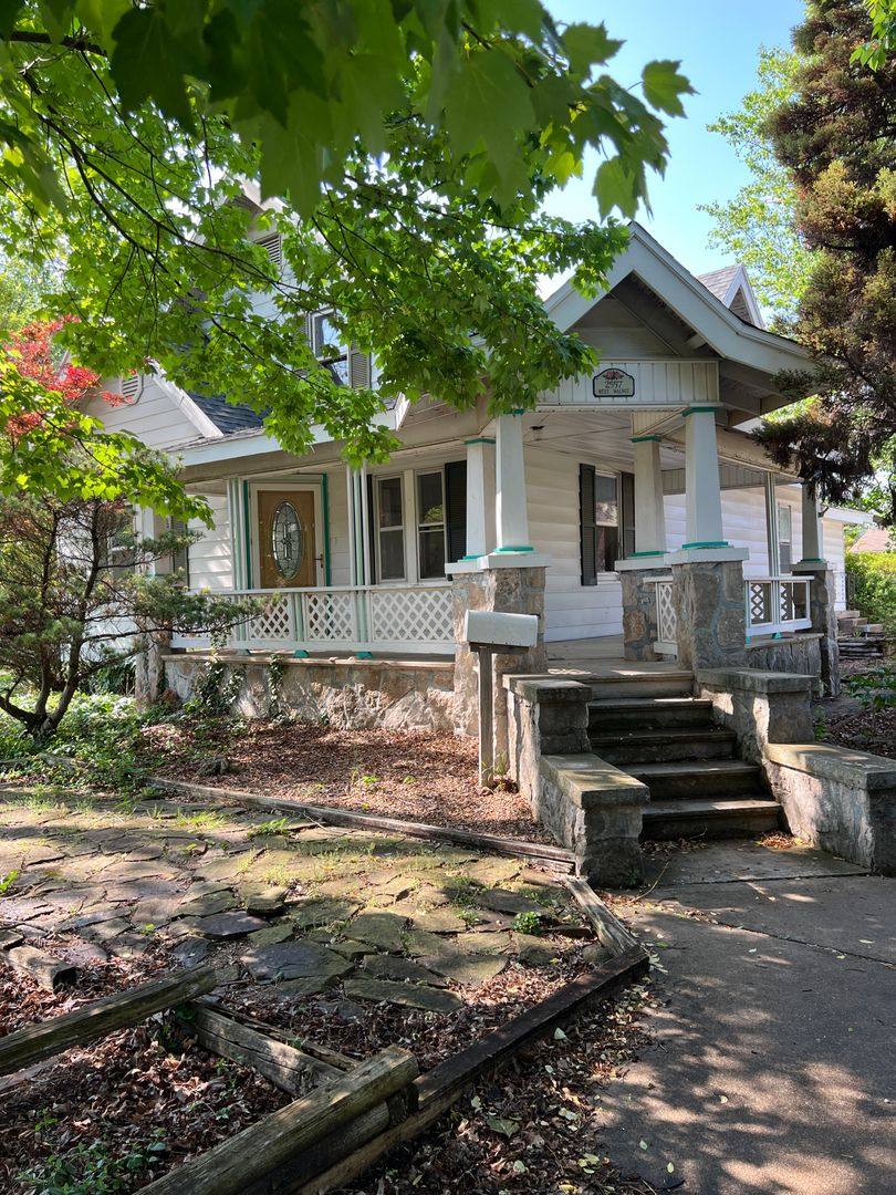 House for rent at 2557 W Walnut St, Springfield, MO 65806