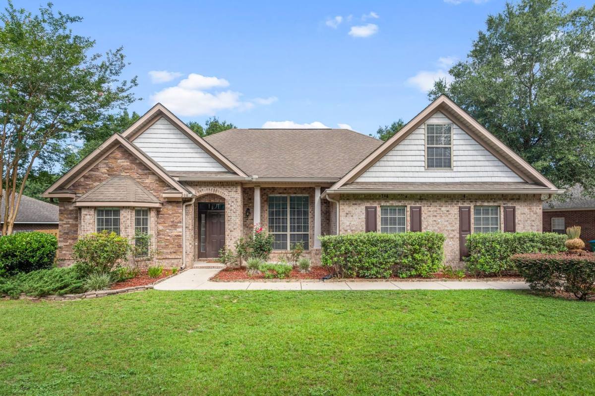 House for rent at 208 Foxchase Way, Crestview, FL 32536