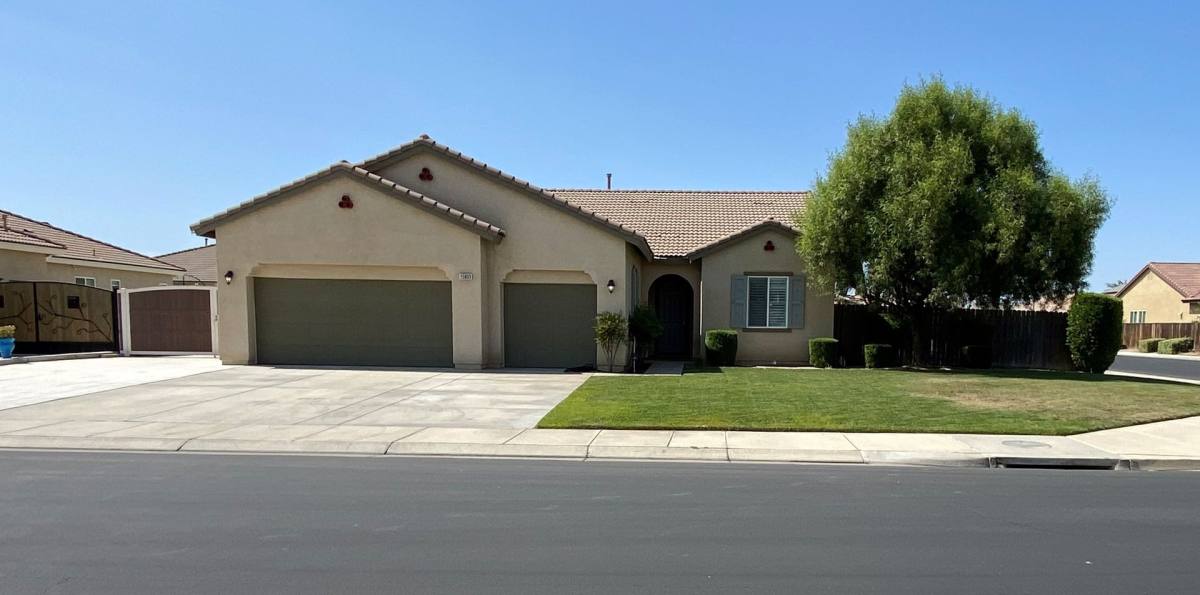 House for rent at 15803 Saint Clement Way, Bakersfield, CA 93312