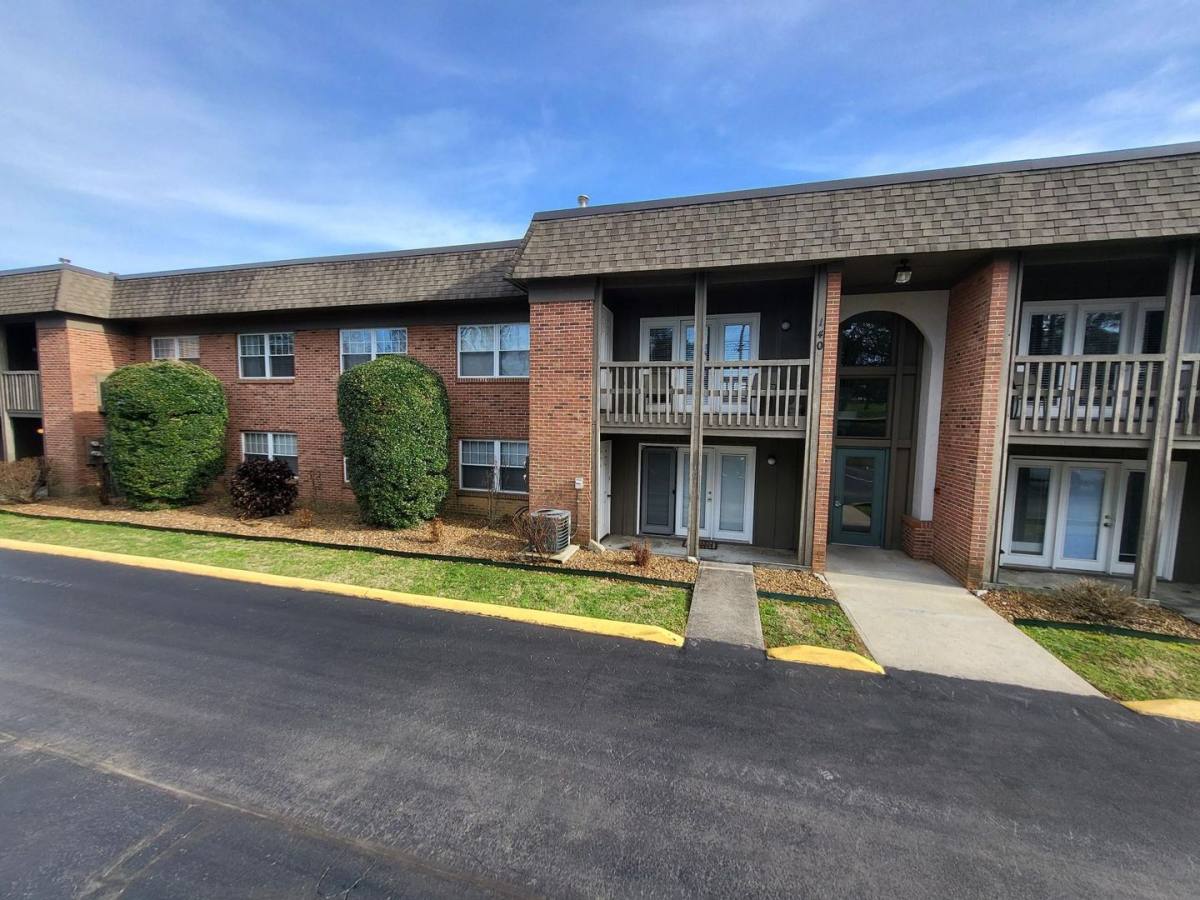 Apartment for rent at 140 Hayes St, Crossville, TN 38555