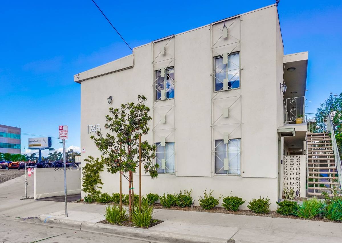 Apartment for rent at 1735 W 120th St, Los Angeles, CA 90047