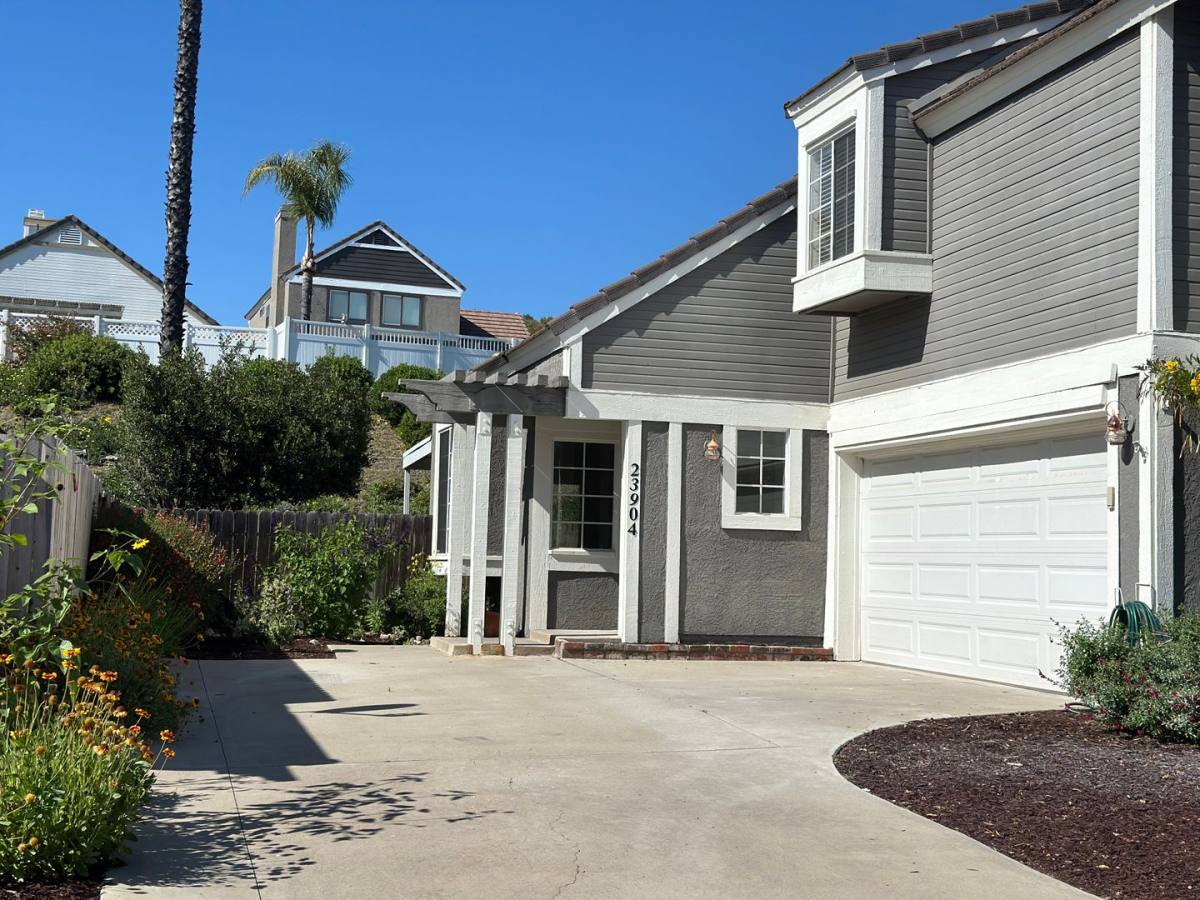 House for rent at 23904 Falconer Dr, Murrieta, CA 92562