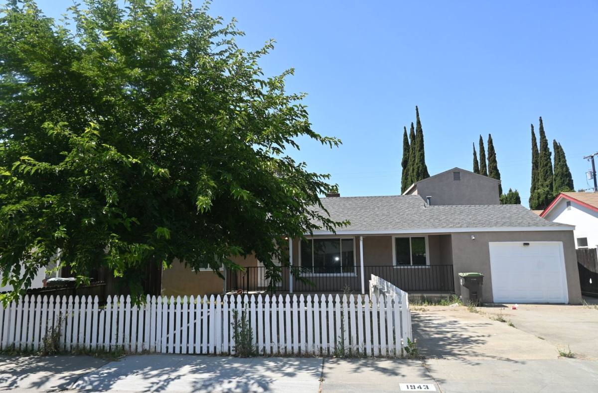 House for rent at 1943 W Sonoma Ave, Stockton, CA 95204