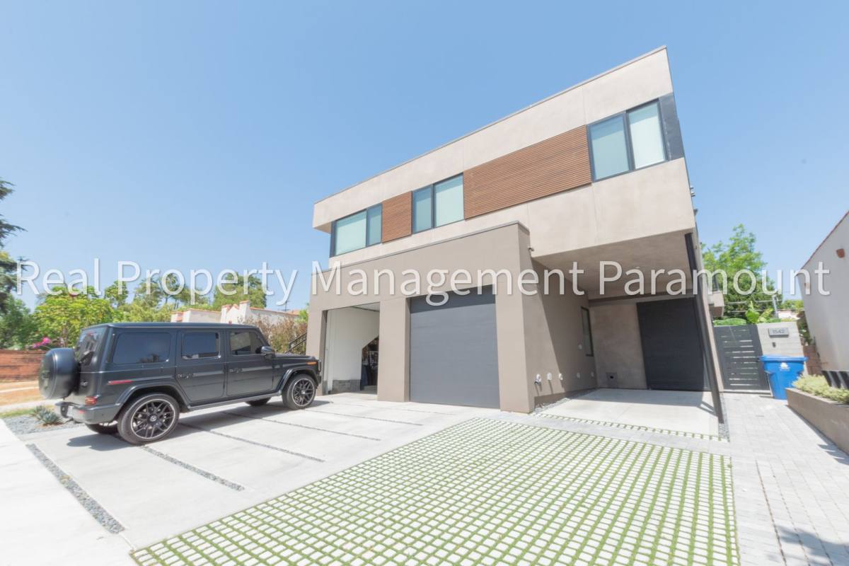Apartment for rent at 1542 N Hoover St, Los Angeles, CA 90027