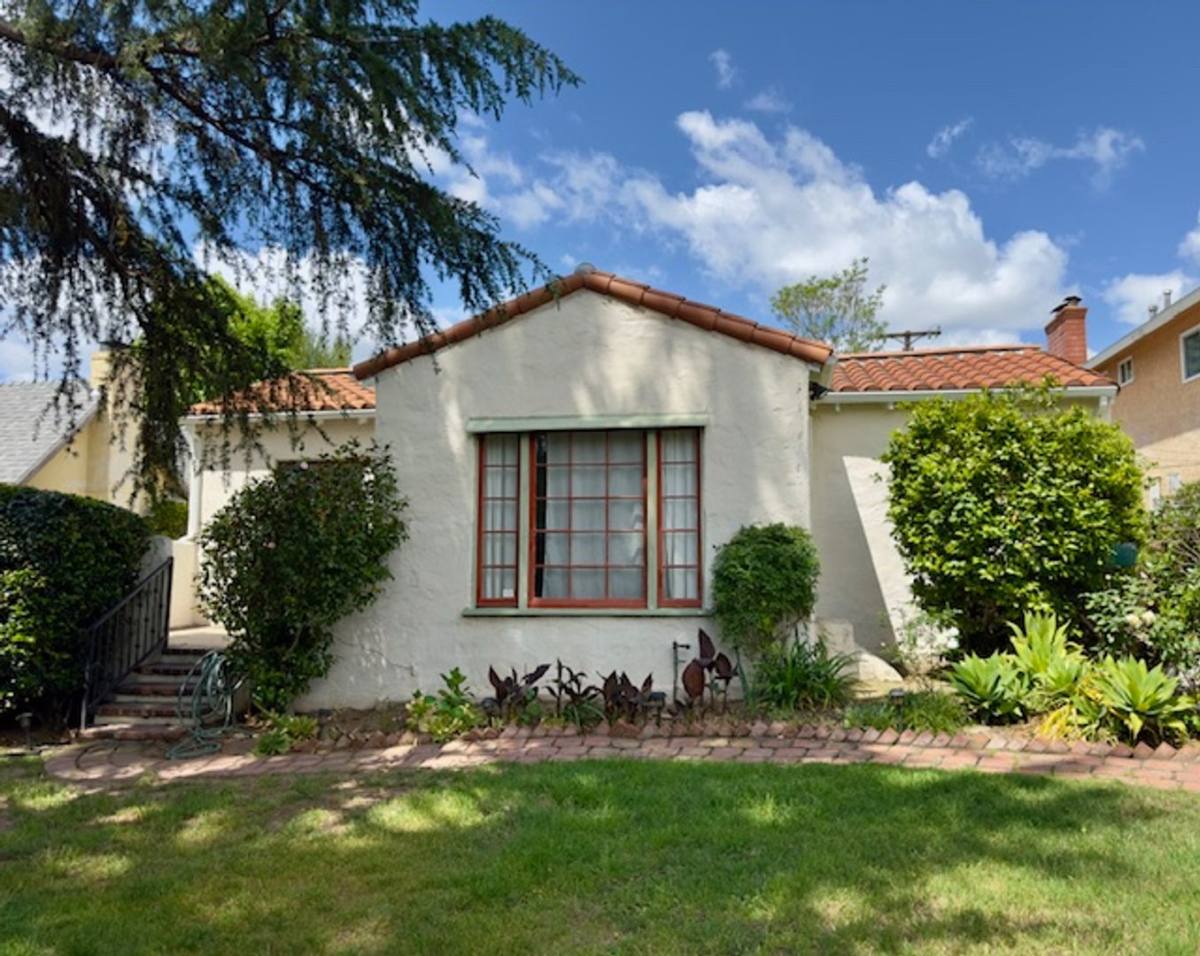 House for rent at 1713 N Allen Ave, Pasadena, CA 91104