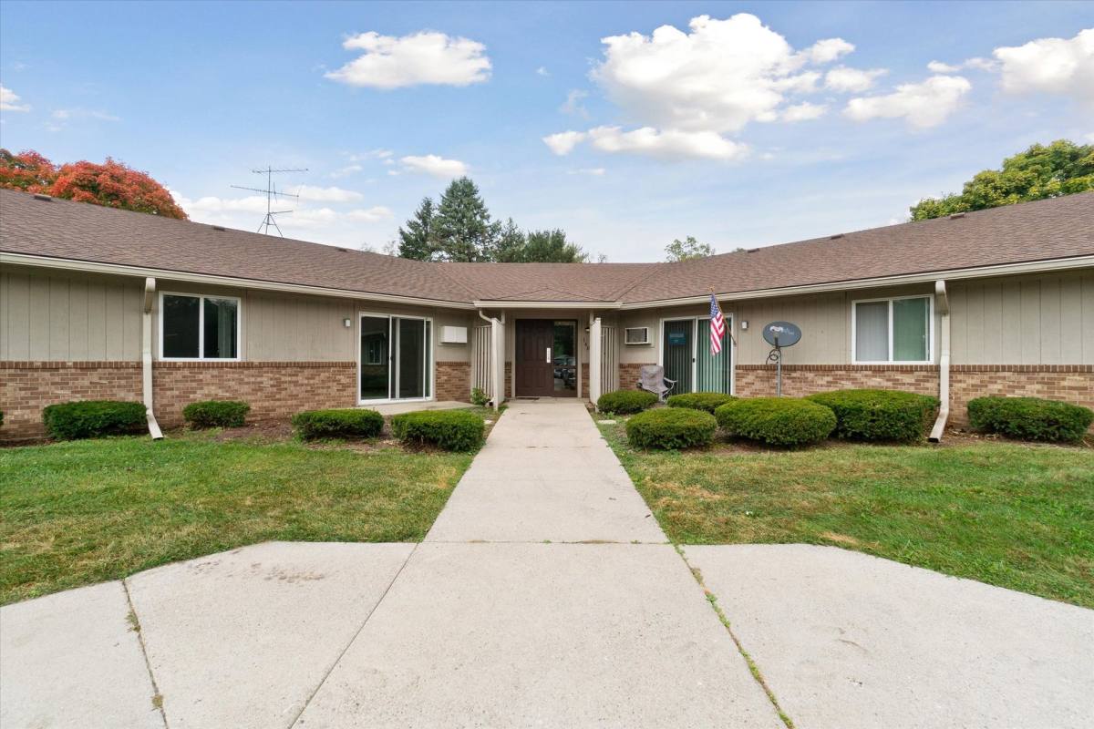 Apartment for rent at 140 W N St, Pewamo, MI 48873