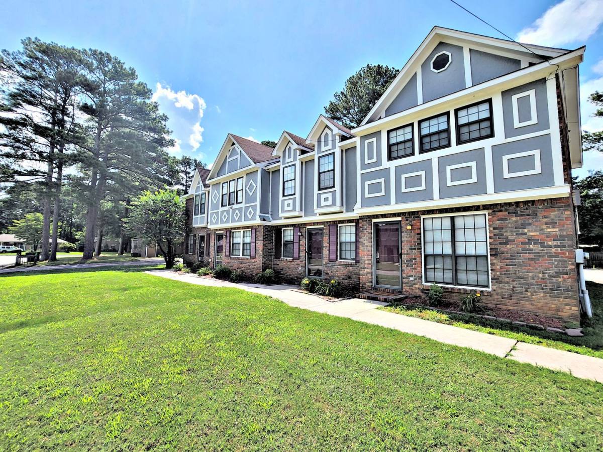 Townhouse for rent at 2402 - 2422 Gaslight Place SW, Decatur, AL 35603