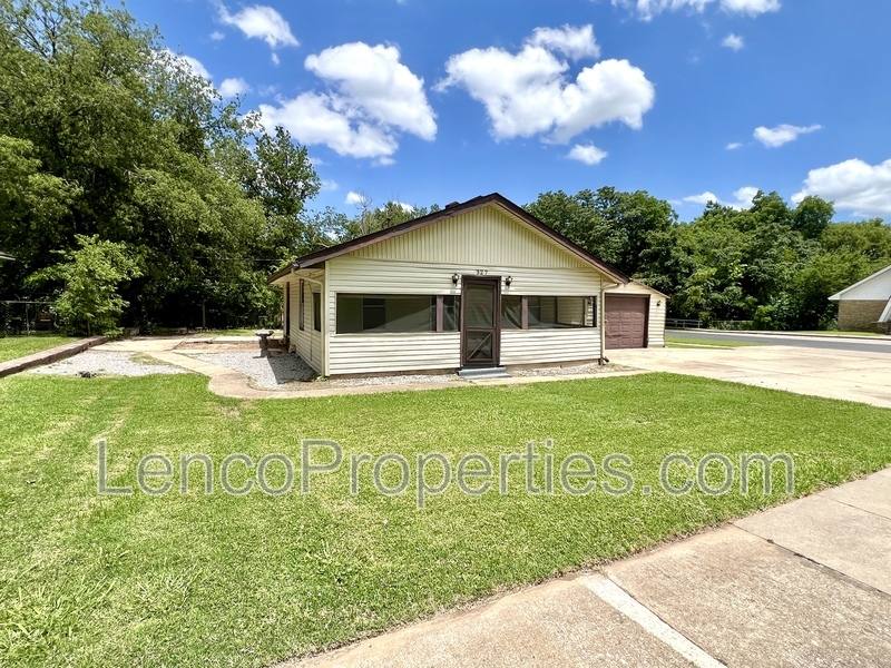 House for rent at 327 S Ponca Ave, Norman, OK 73071