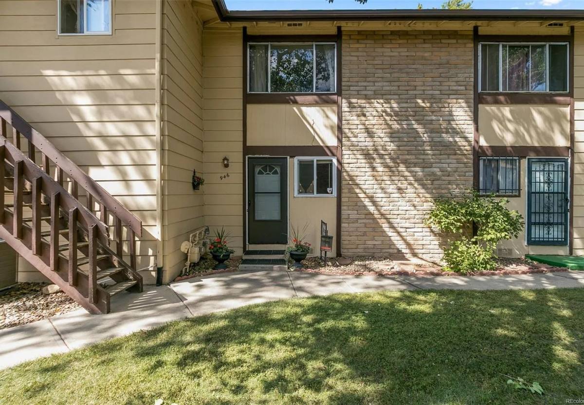 Townhouse for rent at 946 Coronado Parkway S, Denver, CO 80229