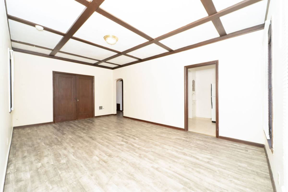 Apartment for rent at 633 Cleveland St, Oakland, CA 94606