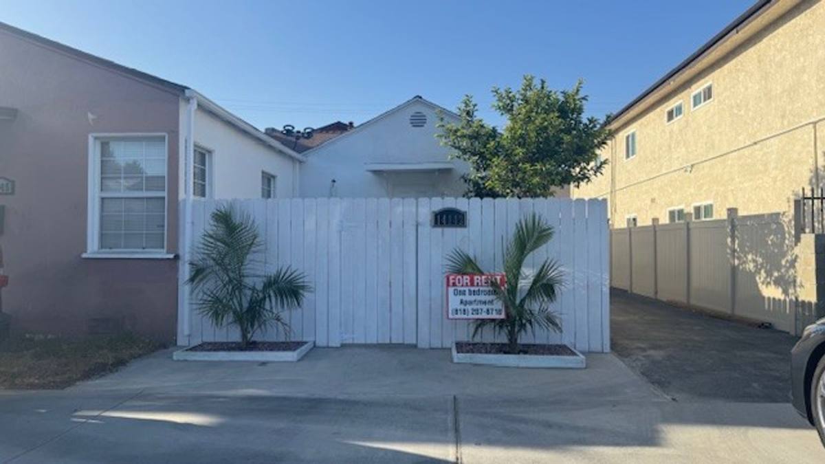 House for rent at 14143 Victory Blvd, Van Nuys, CA 91401