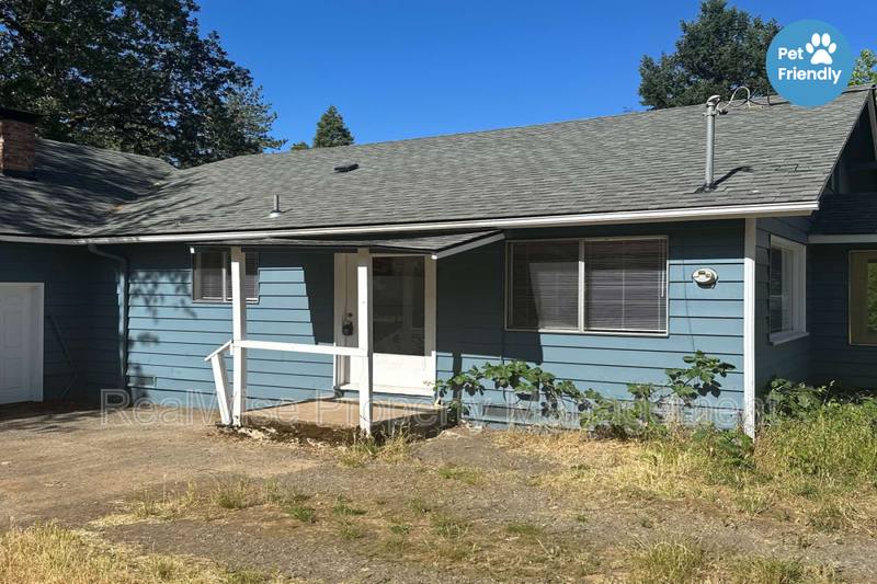 House for rent at 2727 Jumpoff Joe Creek Rd, Grants Pass, OR 97526