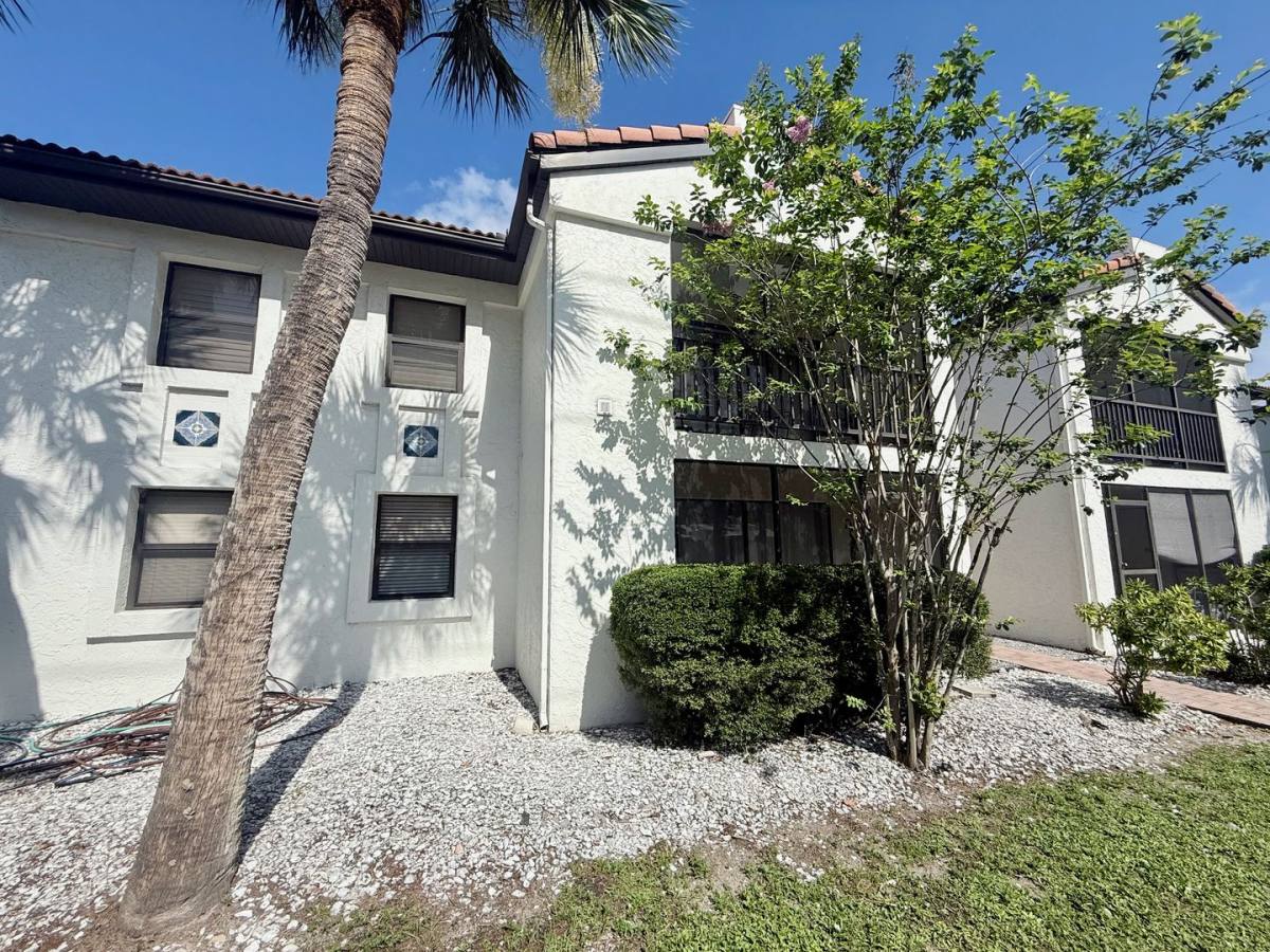 Condo for rent at 631 N Orange Ave #102, Sarasota, FL 34236